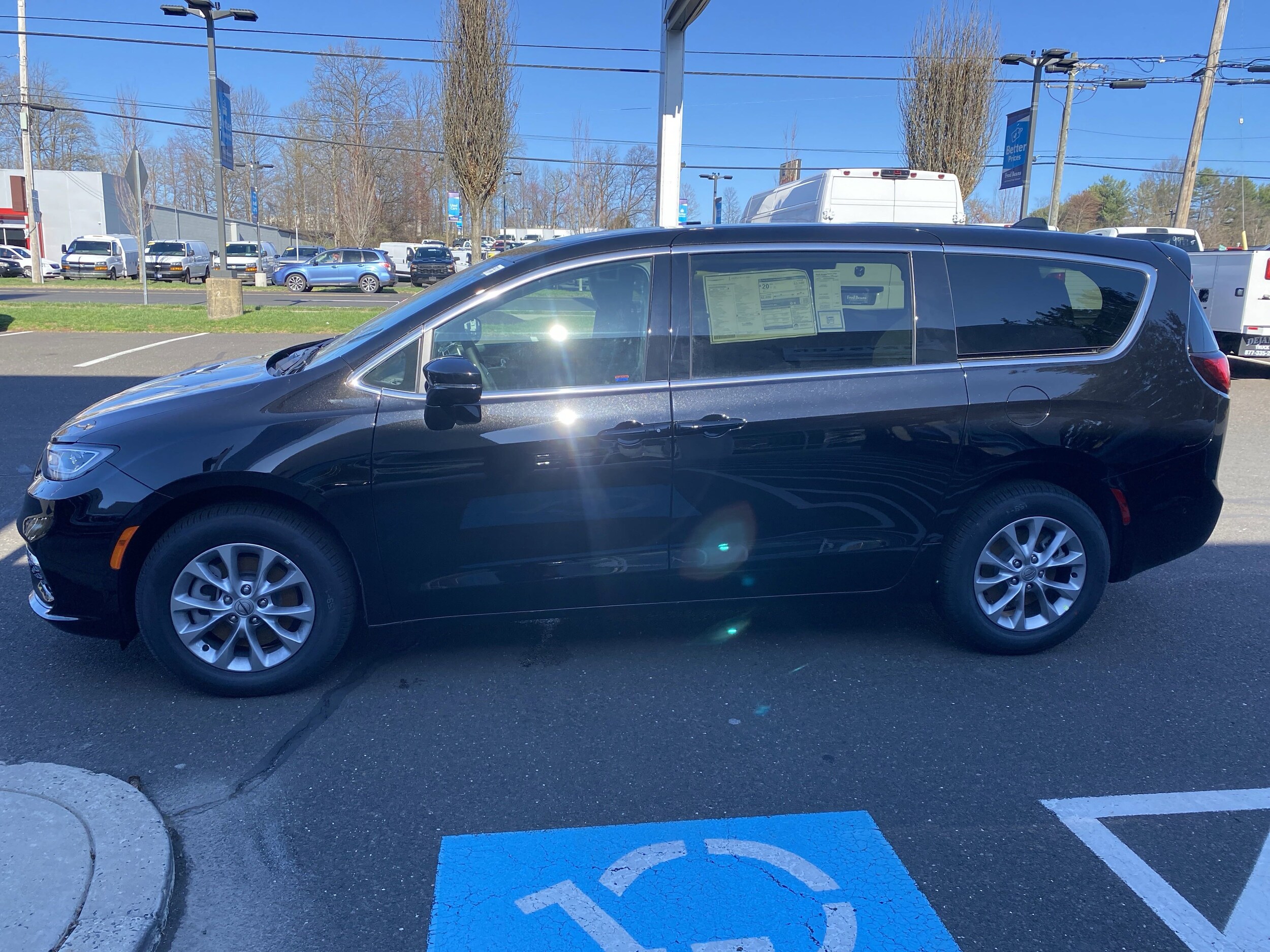 2025 Chrysler Pacifica photo 4