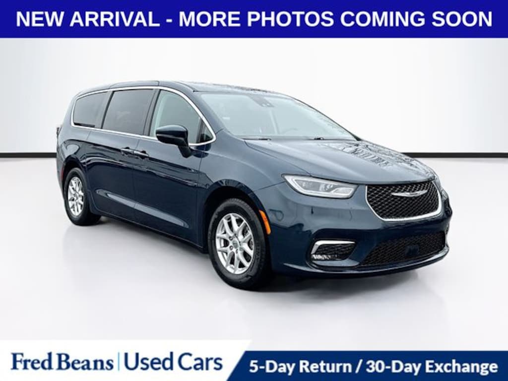 Used 2023 Chrysler Pacifica Touring L Van Passenger Van