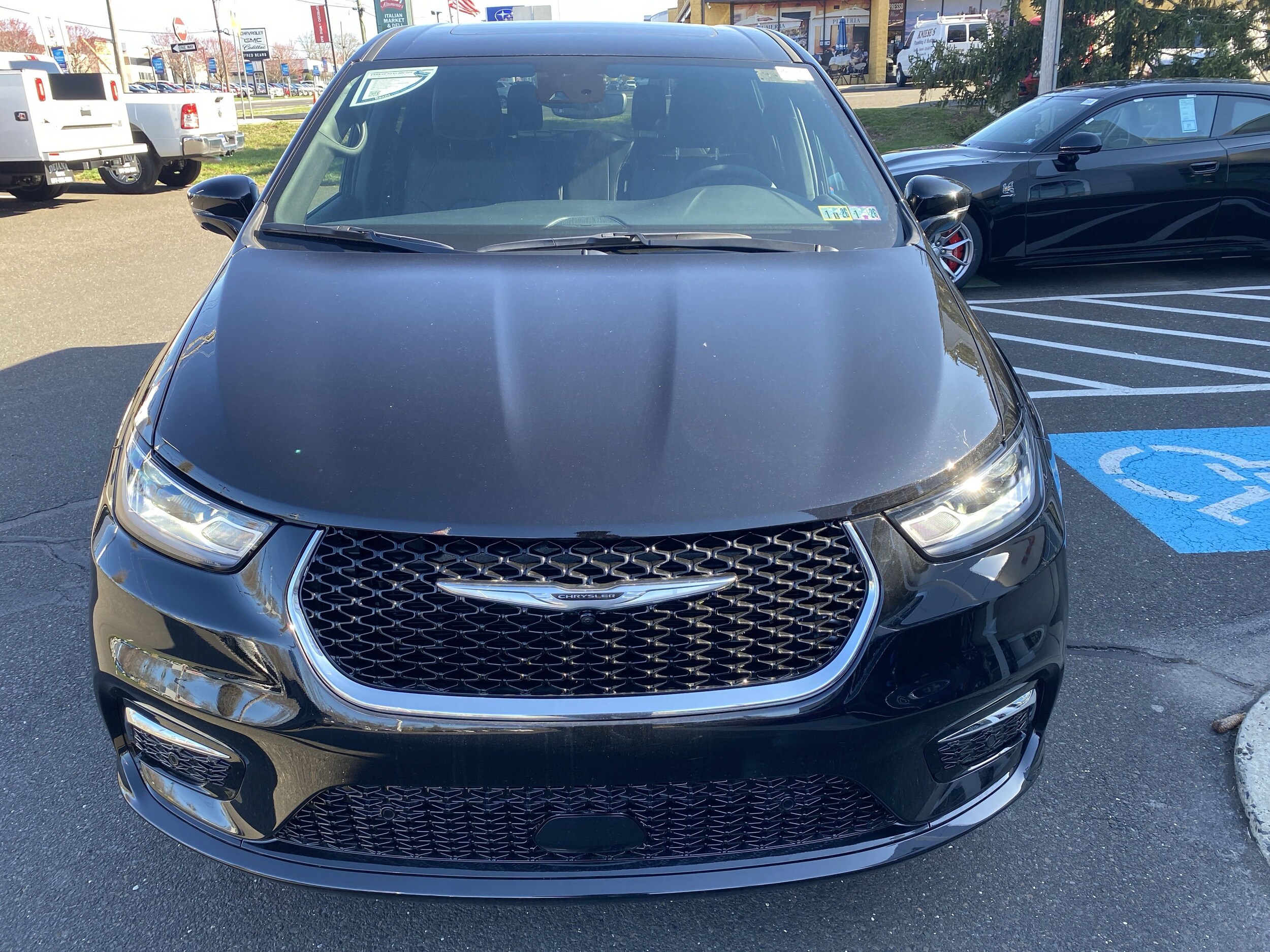 2025 Chrysler Pacifica photo 2