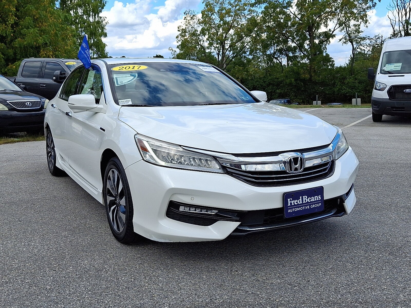 2017 Honda Accord Hybrid Touring photo 2
