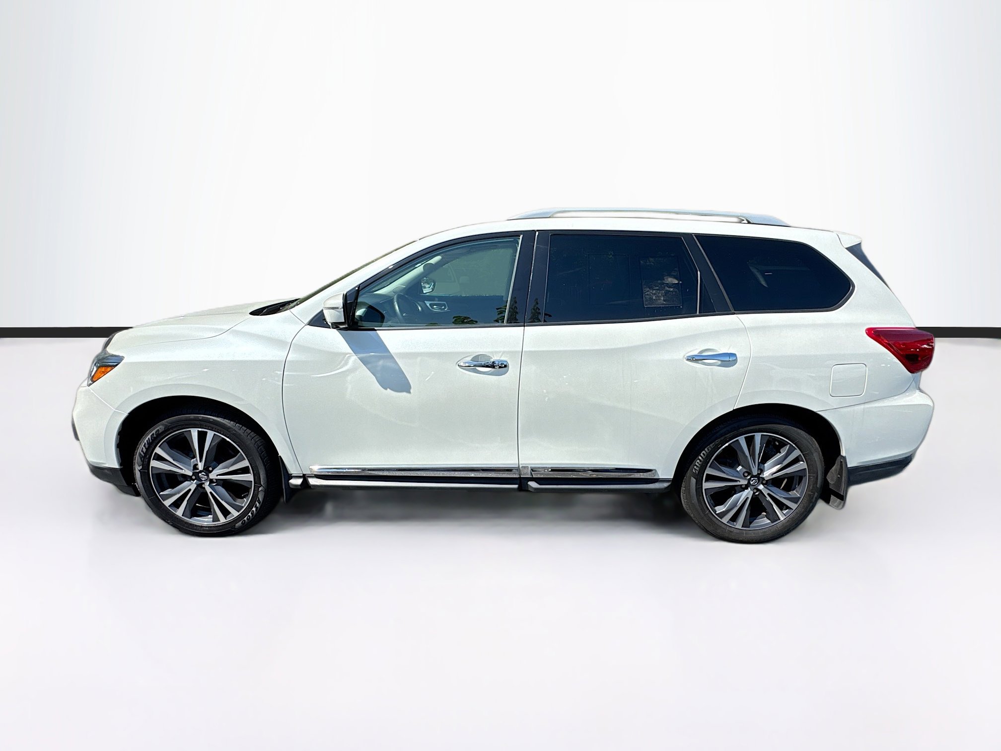 2019 Nissan Pathfinder Platinum photo 4