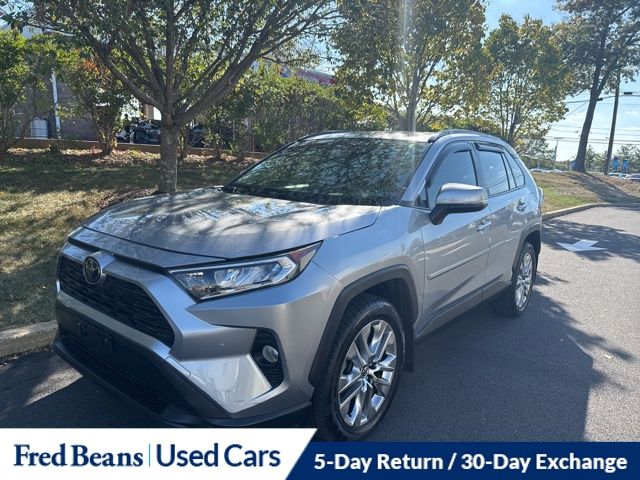 2019 Toyota RAV4 XLE Premium photo 3