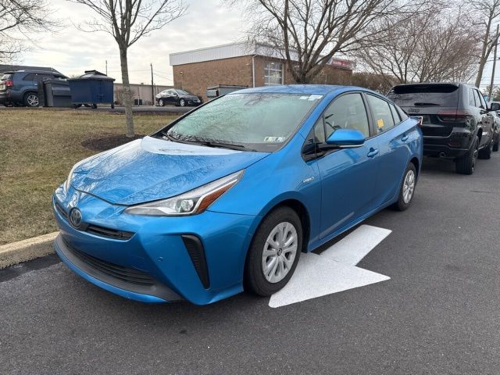 Used 2019 Toyota Prius L Hatchback