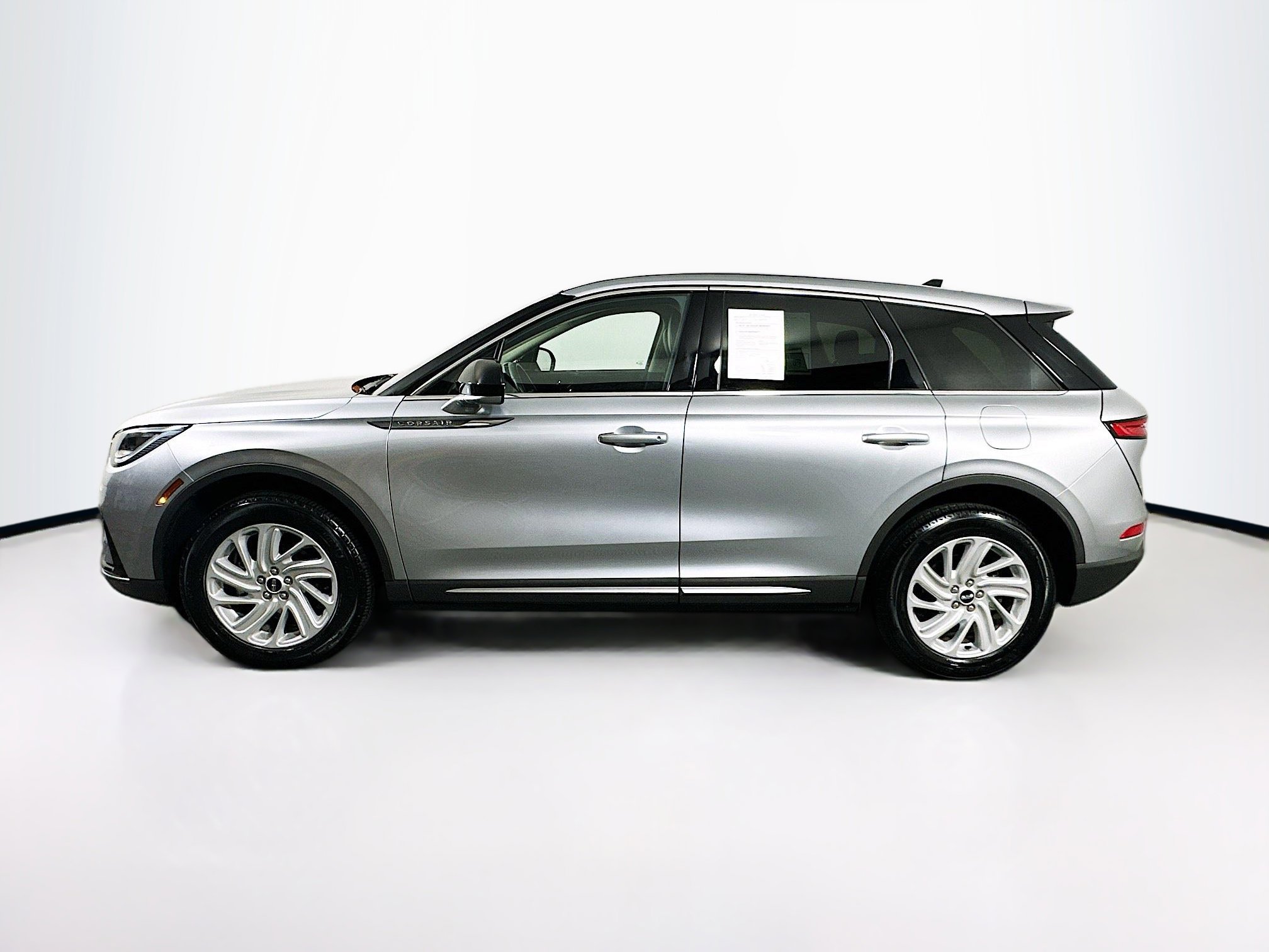 2023 Lincoln Corsair Standard photo 4