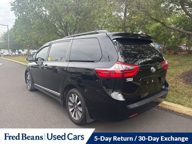 2020 Toyota Sienna XLE photo 2