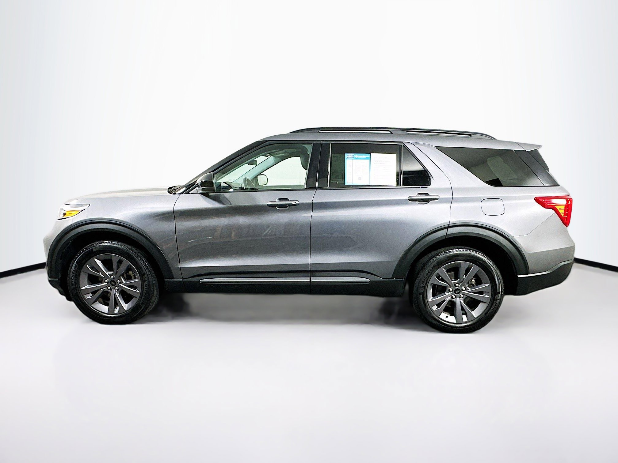 2022 Ford Explorer XLT photo 2
