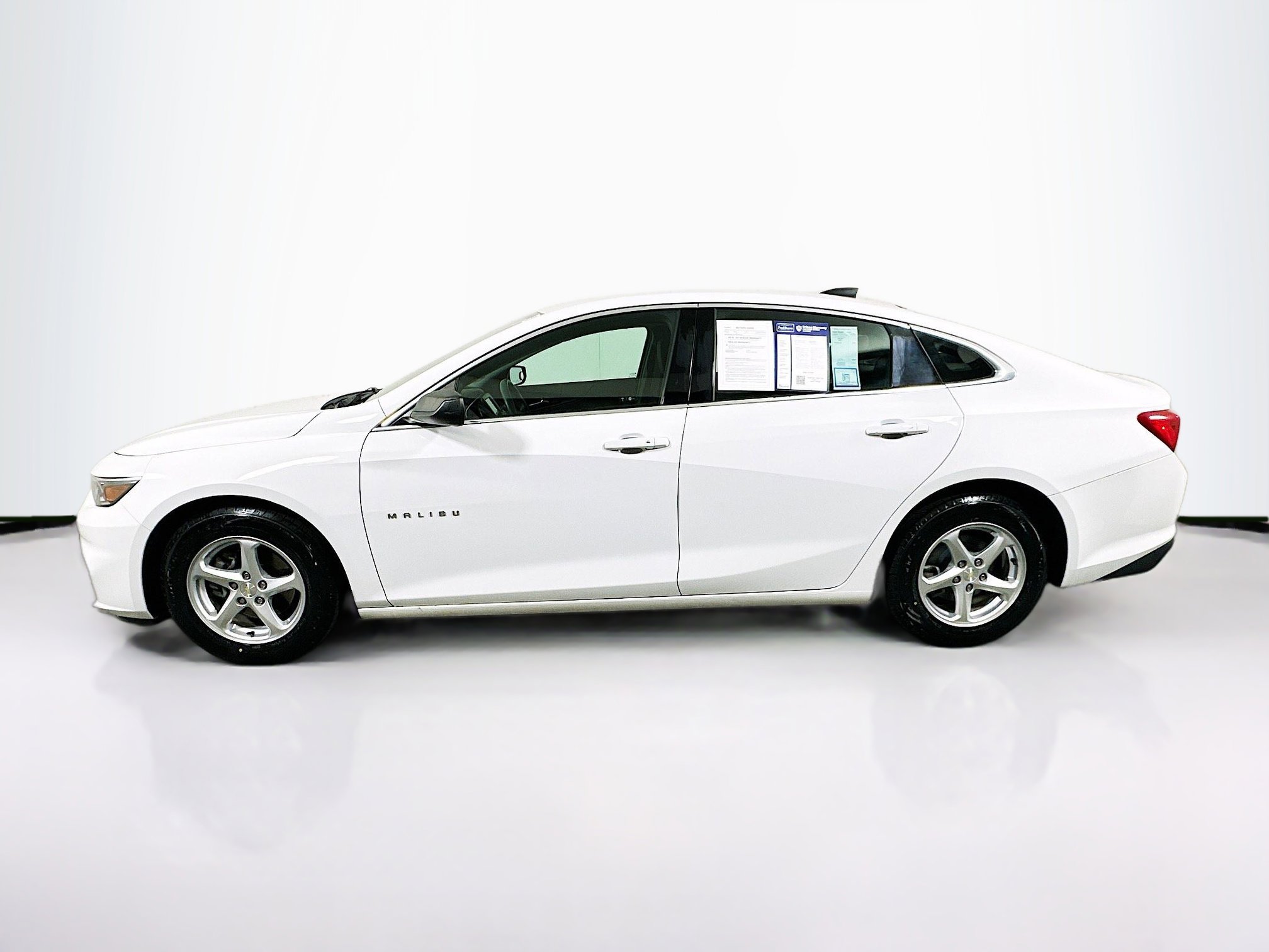 2018 Chevrolet Malibu LS photo 3