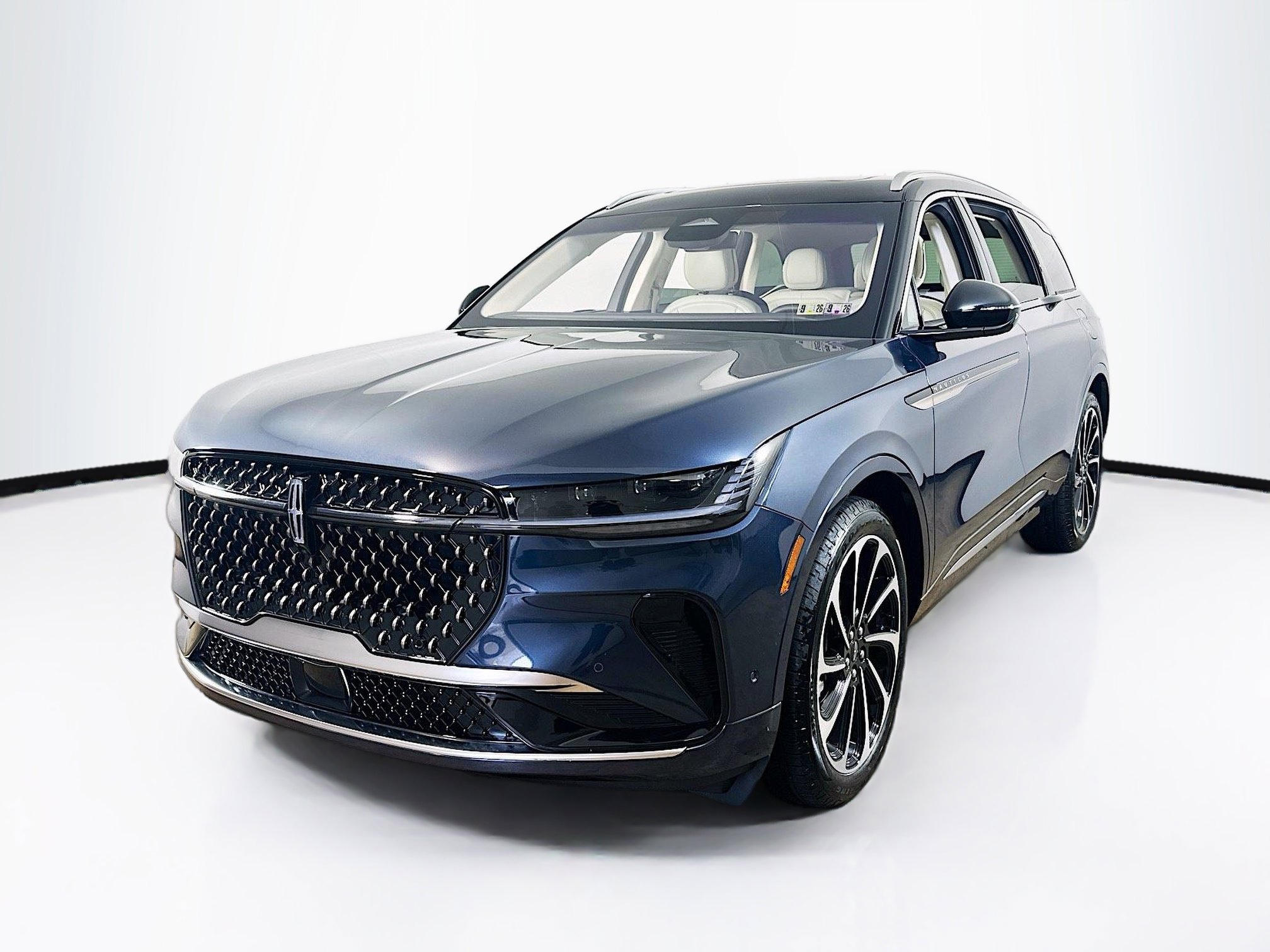 2024 Lincoln Nautilus Black Label photo 3