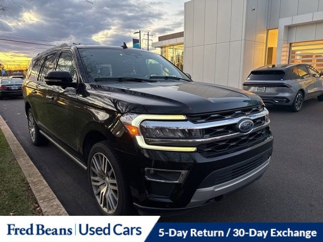 2023 Ford Expedition Limited's photo