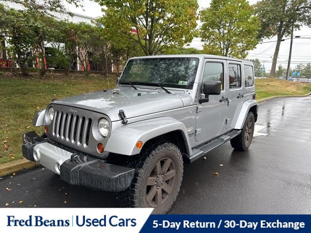 2013 Jeep Wrangler Unlimited Sahara photo 2
