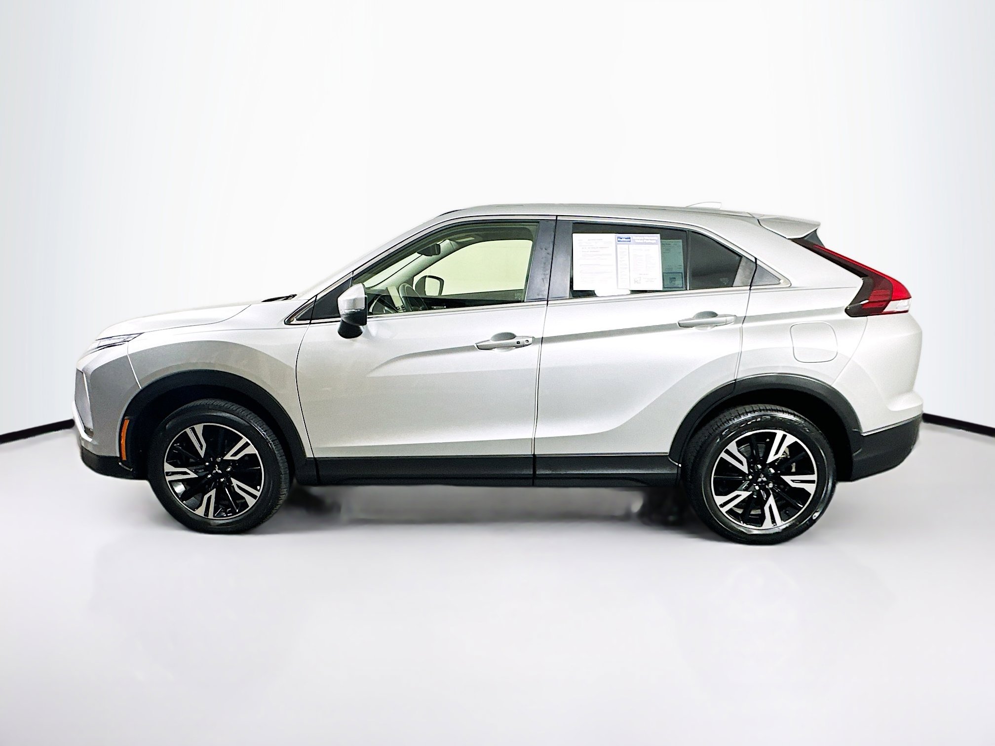 2023 Mitsubishi Eclipse Cross SE photo 2