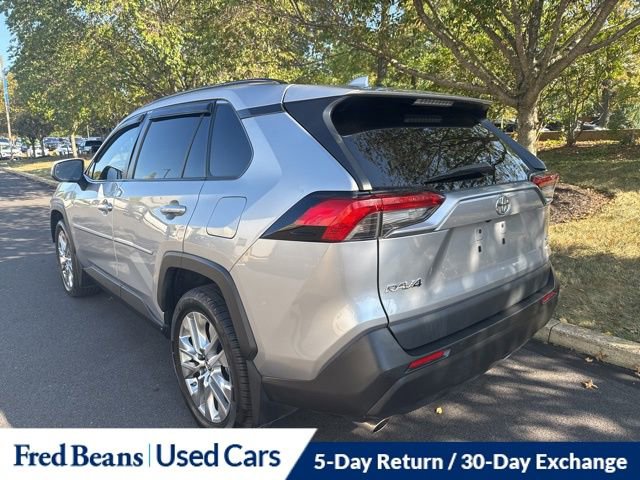 2019 Toyota RAV4 XLE Premium photo 4