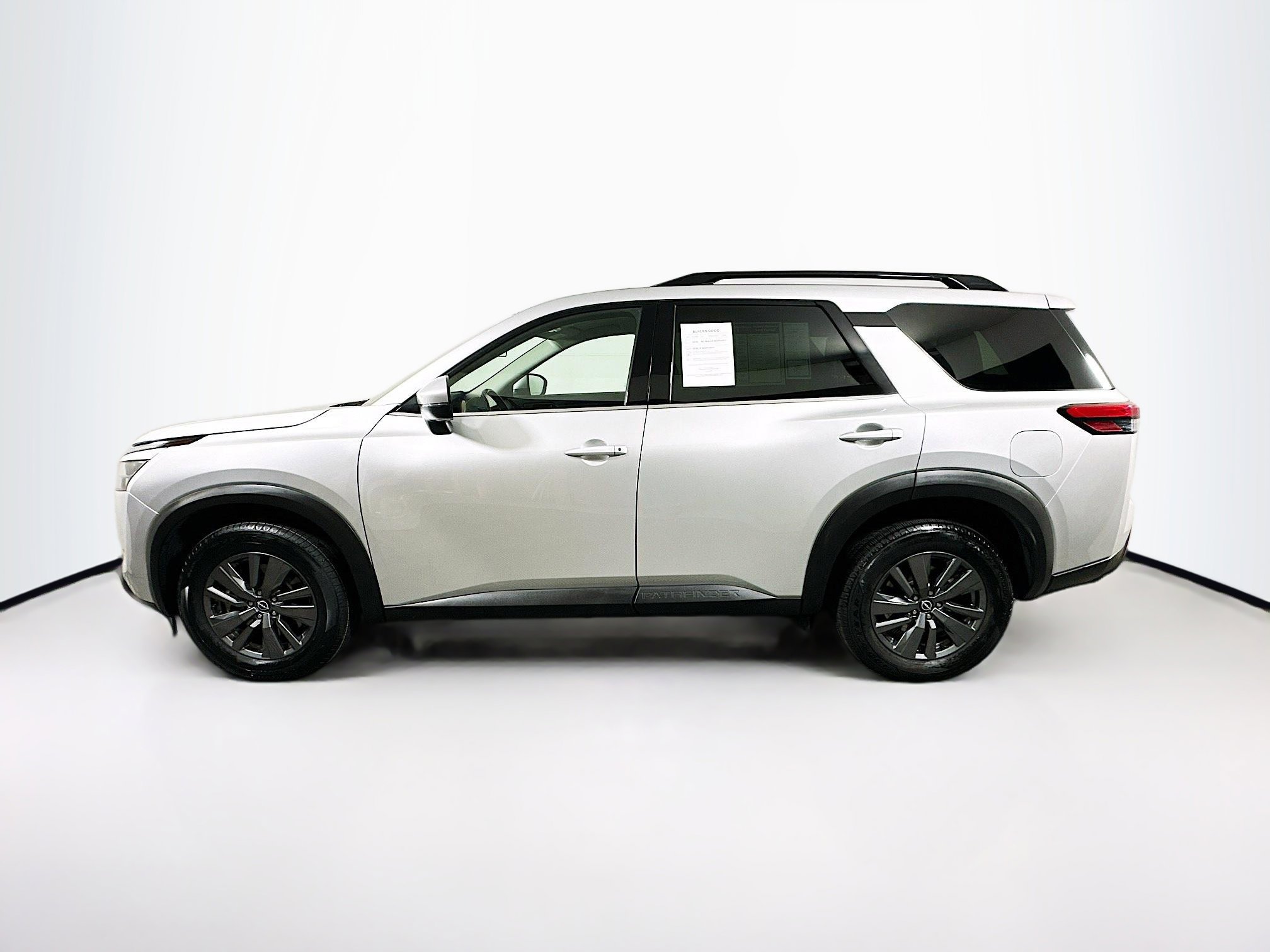 2023 Nissan Pathfinder SV photo 4