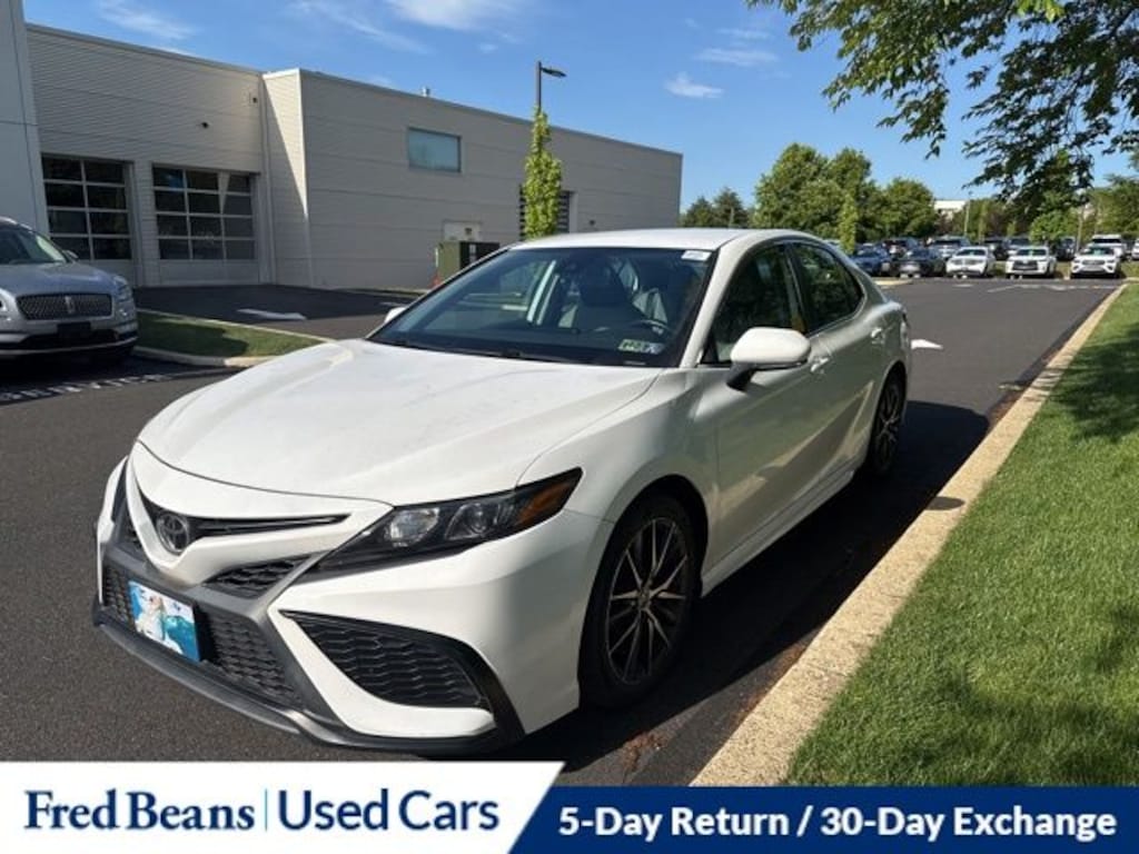 Used 2021 Toyota Camry SE Sedan
