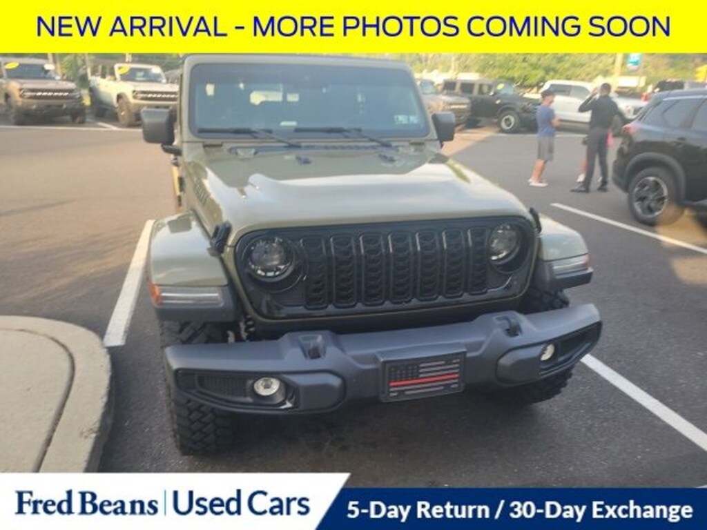 Used 2025 Jeep Gladiator Willys Truck Crew Cab