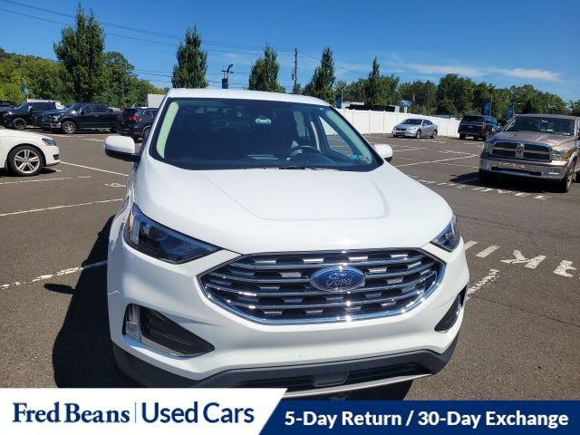 2022 Ford Edge SEL photo 2