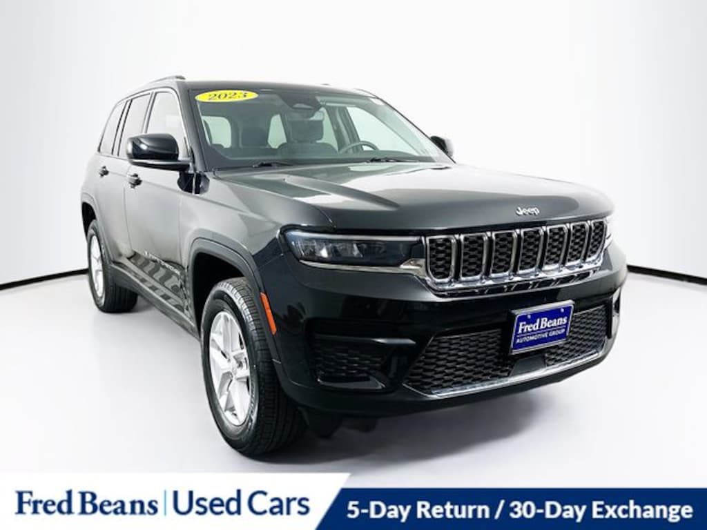Used 2023 Jeep Grand Cherokee Laredo SUV
