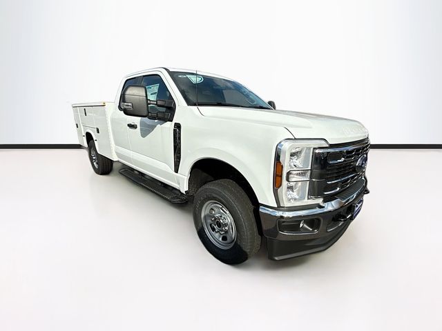 2025 Ford F-350 Super Duty Chassis Cab XL's photo