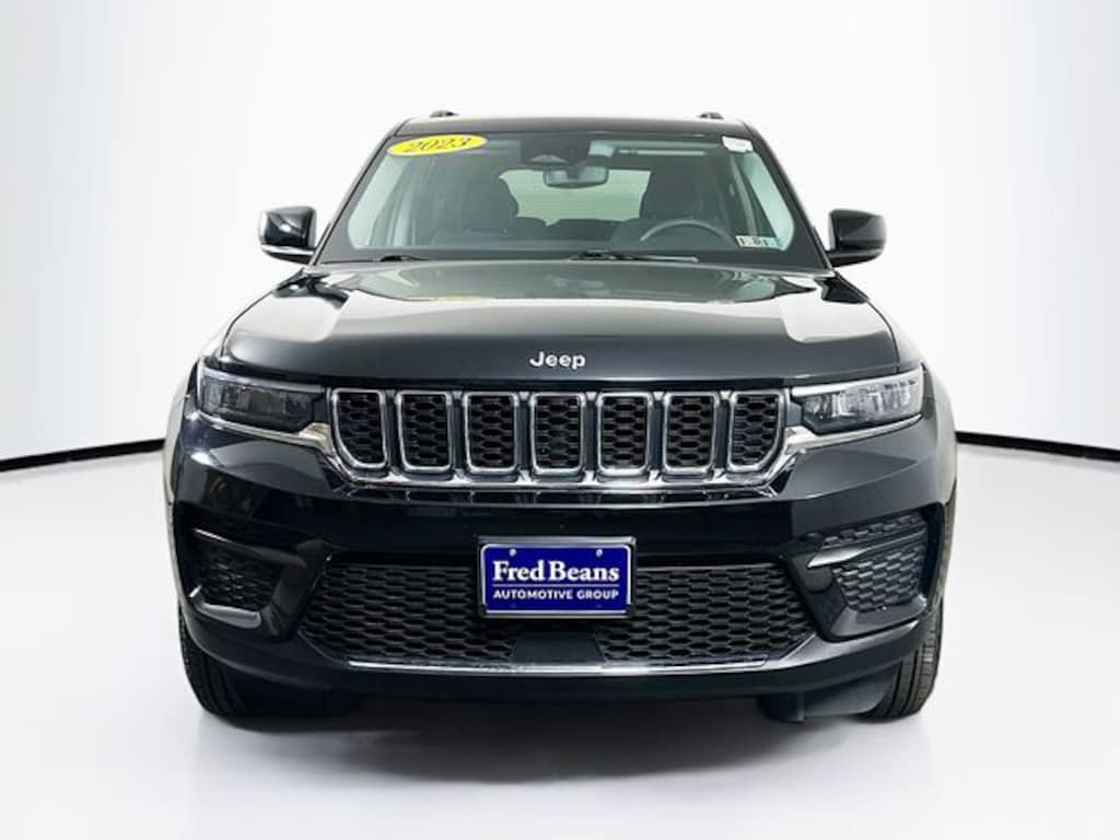Used 2023 Jeep Grand Cherokee Laredo SUV
