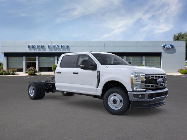 2025 Ford F-350 Super Duty Chassis Cab XL's photo