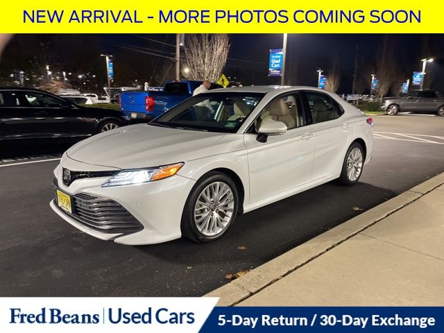 2018 Toyota Camry XLE photo 2