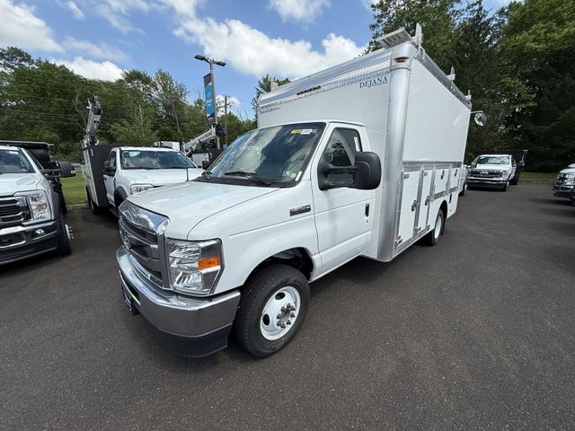 2026 Ford E-Series Cutaway Base's photo