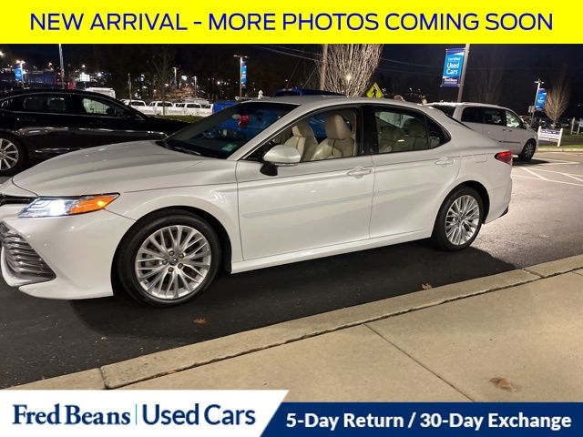 2018 Toyota Camry XLE photo 3