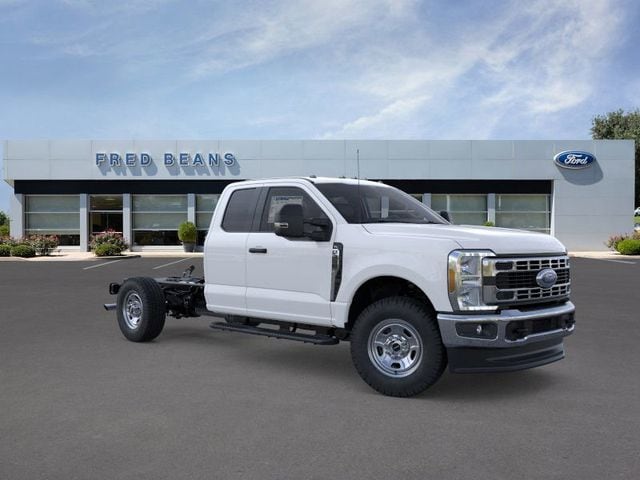 2025 Ford F-350 Super Duty Chassis Cab XL's photo