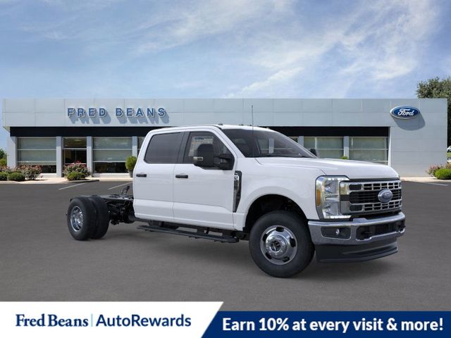 2025 Ford F-350 Super Duty Chassis Cab XL's photo