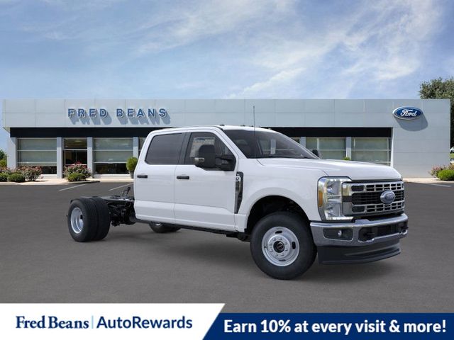 2025 Ford F-350 Super Duty Chassis Cab XL's photo