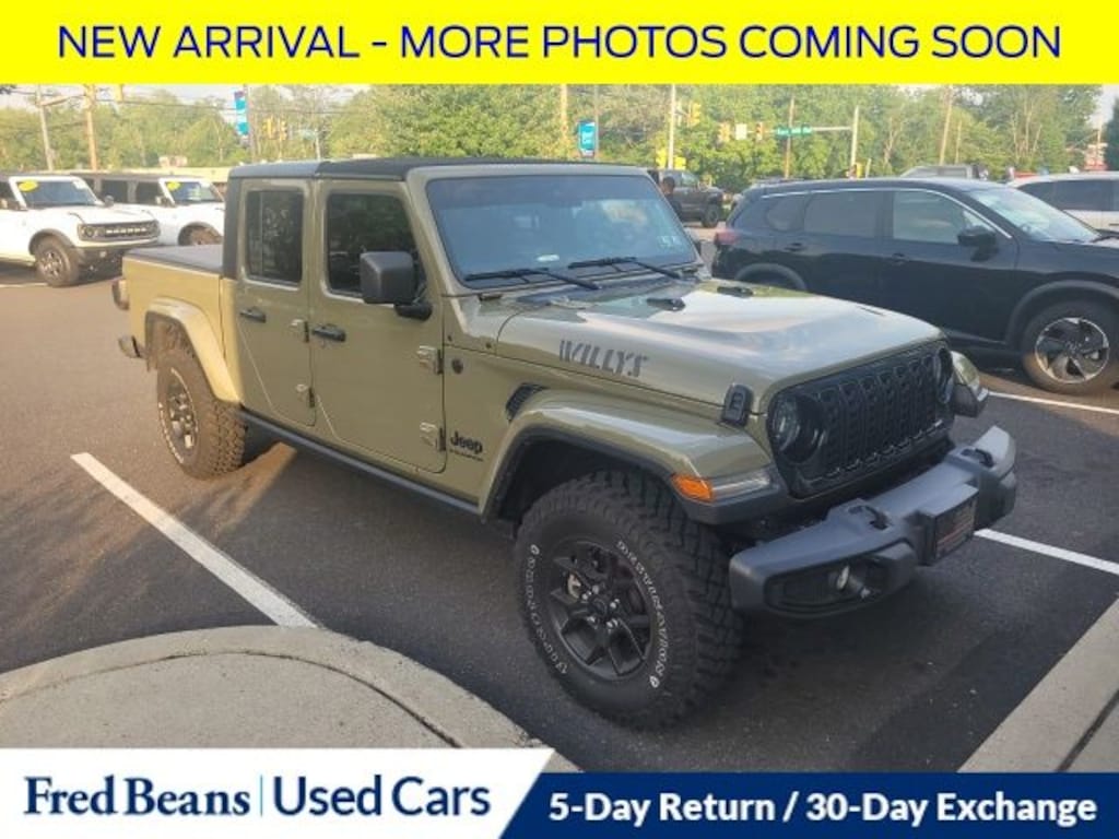 Used 2025 Jeep Gladiator Willys Truck Crew Cab