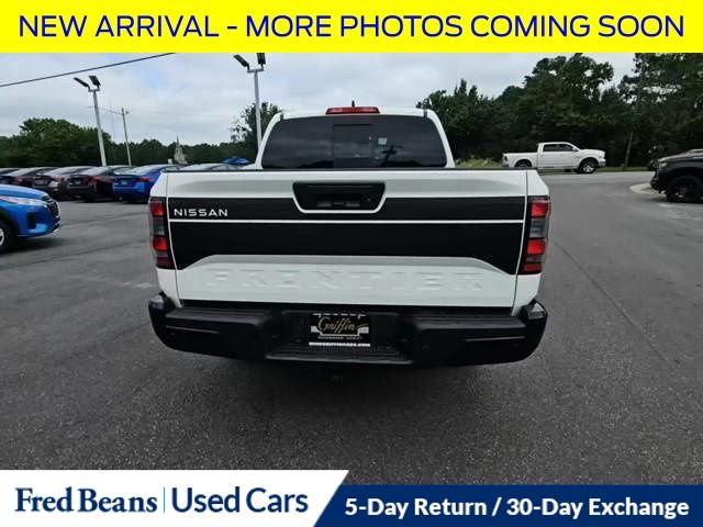 2024 Nissan Frontier SV photo 2