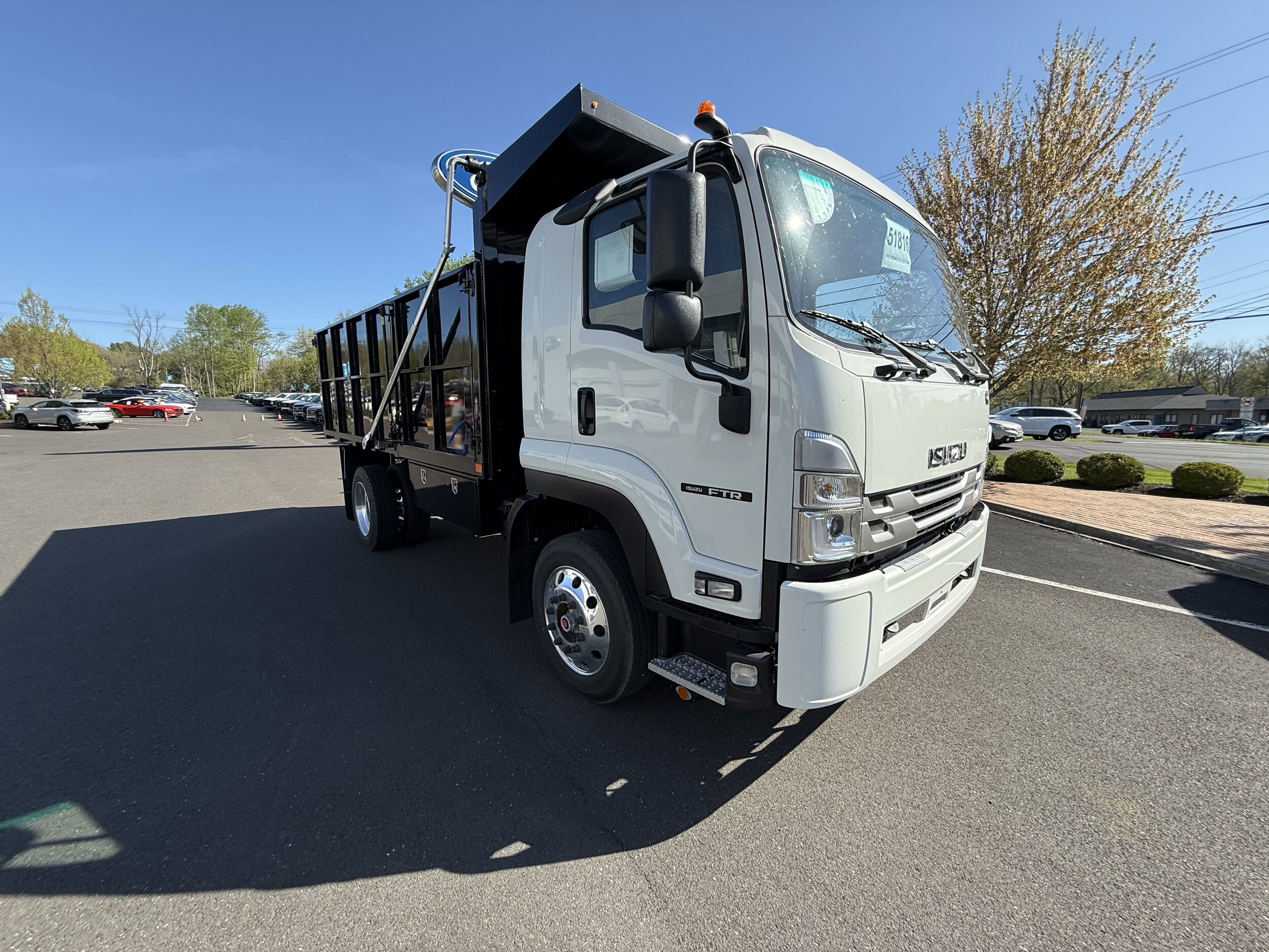 2025 Isuzu FTR photo 2