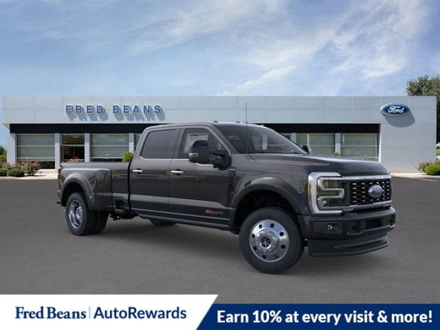 2026 Ford F-450 Super Duty Platinum's photo