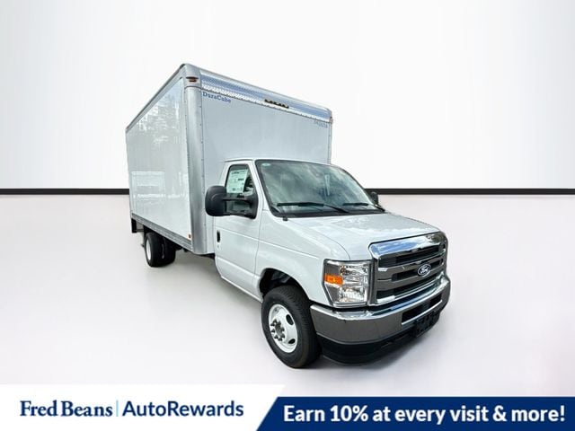 2027 Ford E-450 Cutaway Truck 