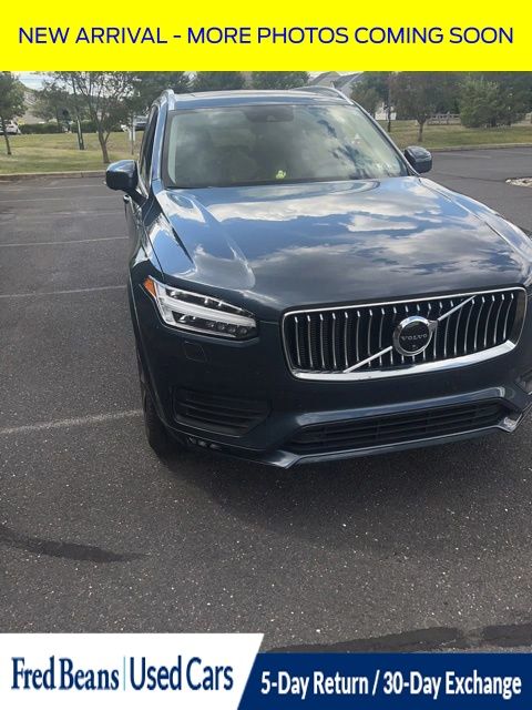 2022 Volvo XC90 T6 Momentum photo 2