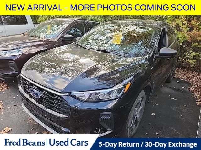 2023 Ford Escape ST-Line photo 2