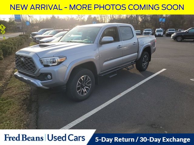 2021 Toyota Tacoma TRD Sport photo 3