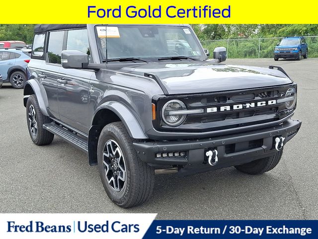2022 Ford Bronco Outer Banks photo 2