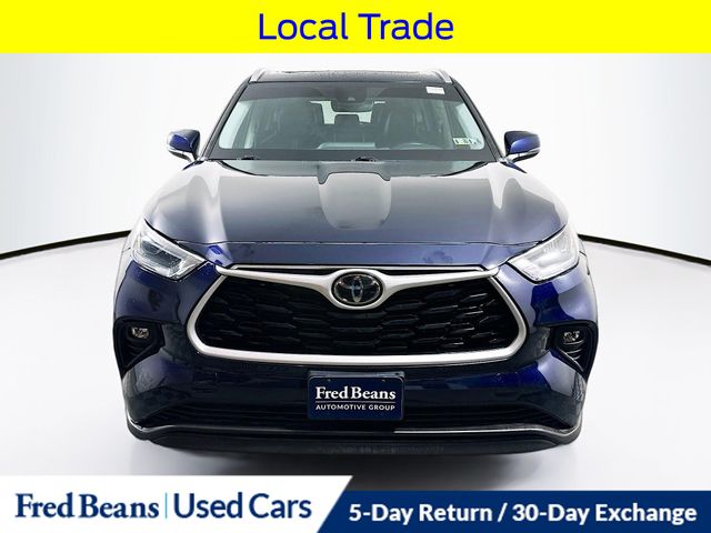 2021 Toyota Highlander XLE photo 2