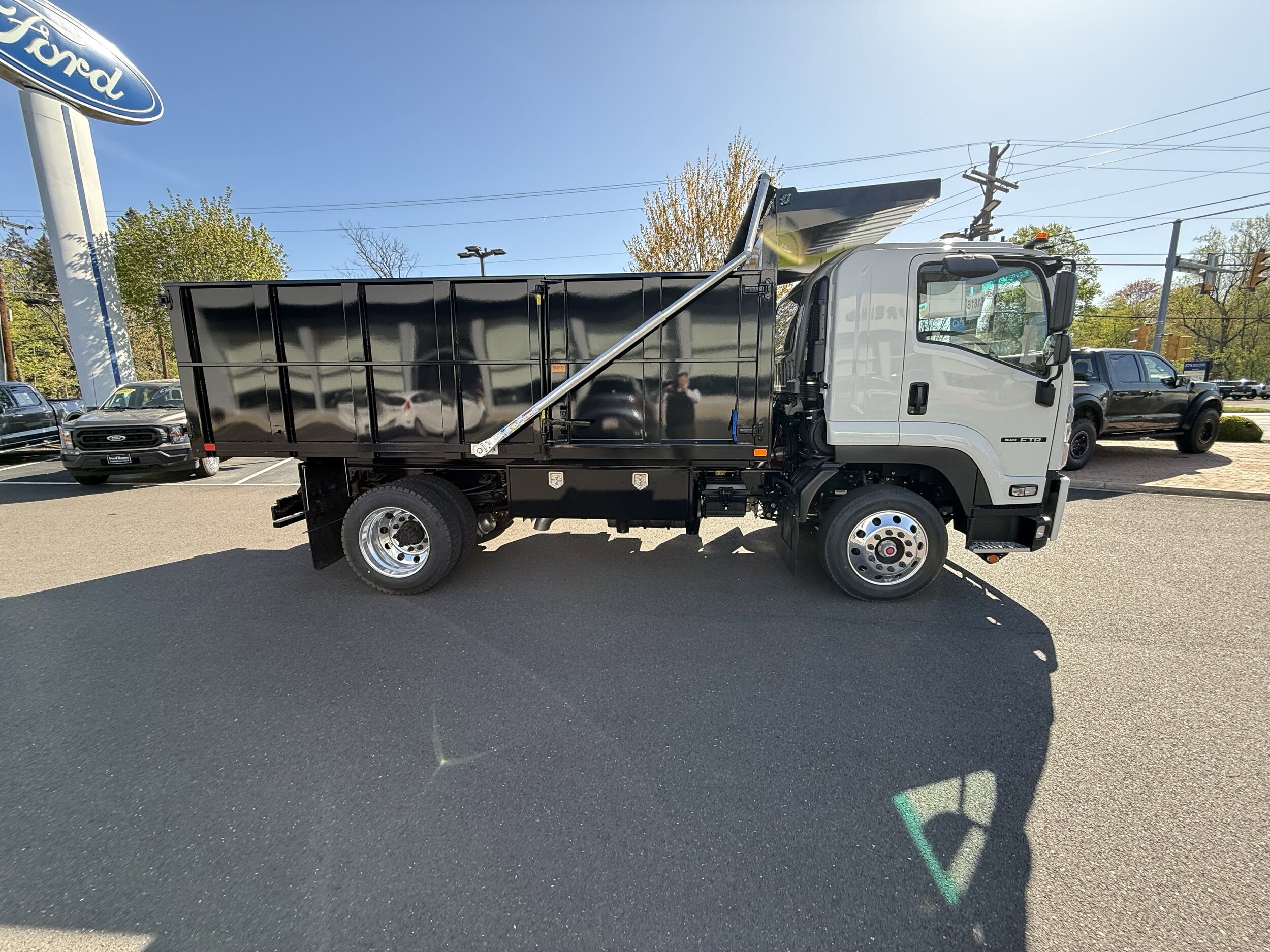 2025 Isuzu FTR photo 3