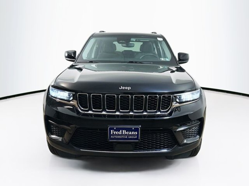 Used 2023 Jeep Grand Cherokee Laredo SUV