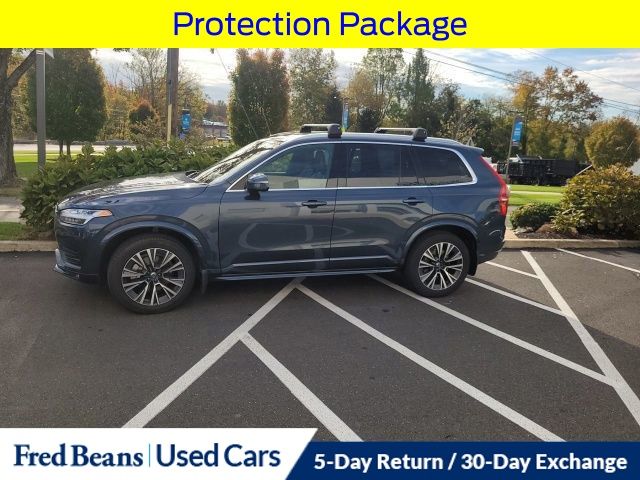 2022 Volvo XC90 T6 Momentum photo 3