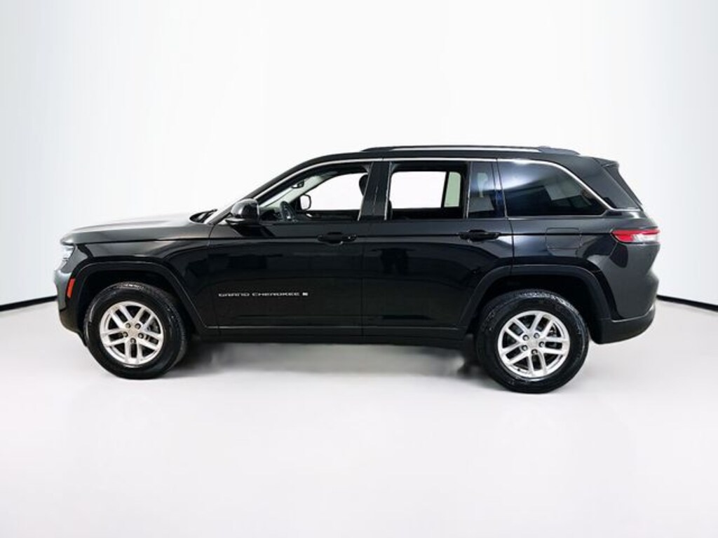 Used 2023 Jeep Grand Cherokee Laredo SUV