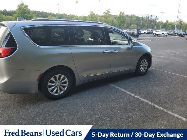 2018 Chrysler Pacifica Touring L photo 3