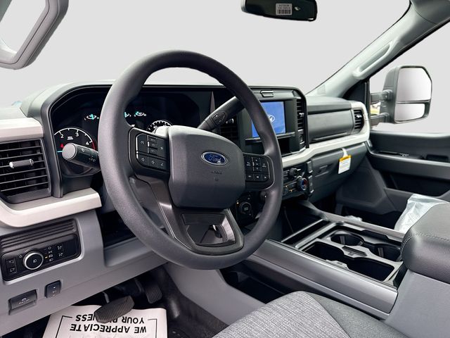 2026 Ford F-450 Super Duty Chassis Cab XLT - Photo 8