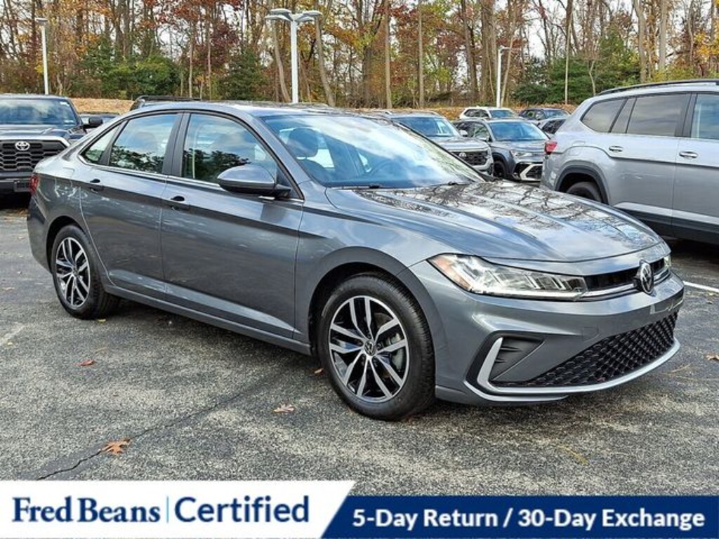 Certified 2025 Volkswagen Jetta 1.5T SE Sedan