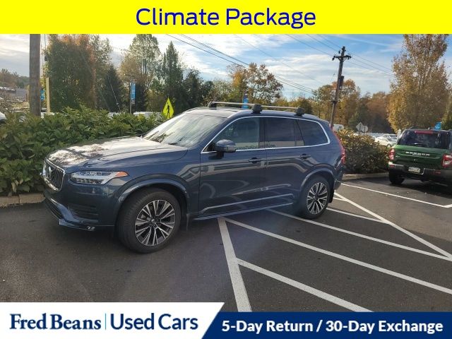 2022 Volvo XC90 T6 Momentum photo 2