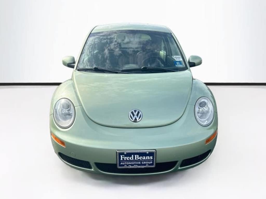 Used 2009 Volkswagen New Beetle 2.5L Hatchback