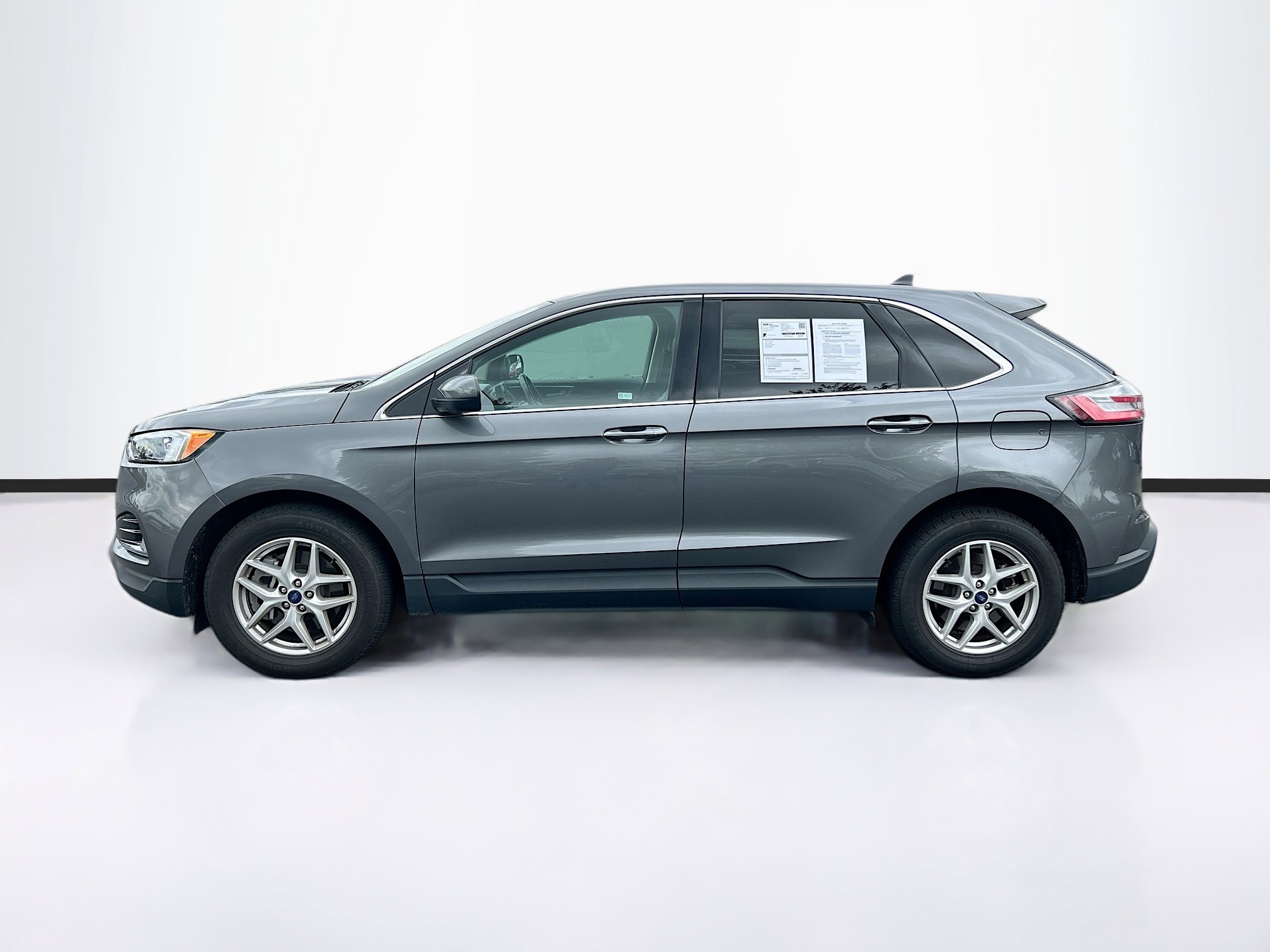 2022 Ford Edge SEL photo 4